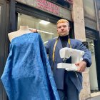Juan José Rodríguez, frente a su taller Donatila Costura, en la calle Esgueva de Valladolid.