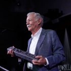 El escritor Eduardo Mendoza triunfa en la cuarta edición del certamen Blacklladolid.