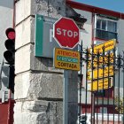 Señal de advertencia sobre cortes en la calle Estación pese a tener el tráfico normalizado