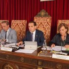 El presidente de la Diputación de Valladolid, Conrado Íscar, presidiendo el pleno de septiembre.
