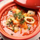 GUISITO ENTOMATADO DE CALAMAR Y GAMBAS