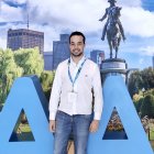 El médico leonés Héctor Perandones González en el Congreso Americano de Dermatología.