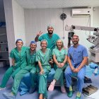 Belén Carrasco, oftalmóloga del Hospital Clínico Universitario de Valladolid, durante una misión humanitaria en los campamentos de refugiados de Tinduf