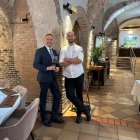 Roberto Simal y Nauzet Betancort, en el comedor del restaurante El Hilo de Ariadna.