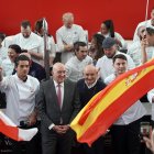 Foto de familia con los participantes del torneo además de Carnero, alcalde de Valladolid, y Toño Pérez, presidente del jurado del concurso Nacional