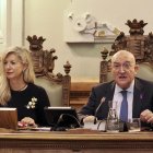 Irene Carvajal y Jesús Julio Carnero en el pleno del Ayuntamiento de Valladolid.