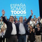 Alfonso Fernández Mañueco y Alberto Núñez Feijóo en la Intermunicipal del PP en Valladolid