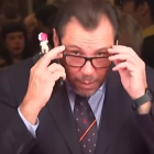 Óscar Puente con un sonny angel