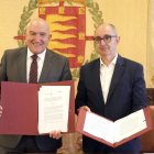 El alcalde de Valladolid, Jesús Julio Carnero, y el director general de Iberaval, Pedro Pisonero.