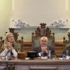 Irene Carvajal, Jesús Julio Carnero y Francisco Blanco en el pleno de presupuestos.