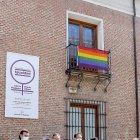 Bandera LGTBI en la fachada de la Diputación del Valladolid en 2020. ICAL