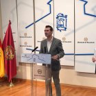 David Esteban, vicepresidente de la Diputación y responsable del Área de Innovación Digital, Gobierno Abierto y Contratación, y David Escudero, director del Centro de Inteligencia Artificial de la Universidad de Valladolid.