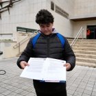 El portavoz general de la delegación territorial del Sindicato de Estudiantes en Castilla y León, Víctor Martínez Morillo, presenta la denuncia formal contra el IES Núñez de Arce de Valladolid por organizar una excursión al Valle de Cuelgamuros.