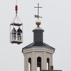 Colocación de la linterna de la iglesia de la Vera Cruz