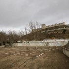 Parking disuasorio desde donde partirá el bus para subir al castillo de Peñafiel.