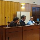 Los dos militares acusados de usar explosivo real en cursillos privados sostienen que era mera plastilina inocua.