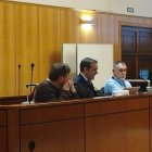 Los dos militares acusados de usar explosivo real en cursillos privados sostienen que era mera plastilina inocua.