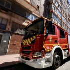 Un camión de Bomberos, durante una actuación esta lunes en Valladolid.