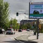 Panel informativo en la Zona de Bajas Emisiones en el puente de Poniente.