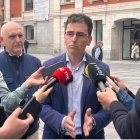 Pedro Herrero, portavoz del Grupo Municipal Socialista, atiende a los medios en el día después de la tormenta