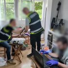 Agentes durante la intervención de un domicilio.