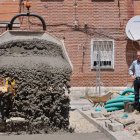 El concejal de Urbanismo, José Ignacio Zarandona, en las obras de urbanización del 29 de octubre.