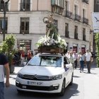 Los taxistas de Valladolid reciben la bendición por San Cristóbal.