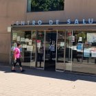 Puerta de acceso al centro de salud.
