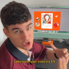 El diseñador gráfico Mario Ortega en un momento del vídeo viral.