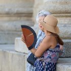 Dos personas durante un episodio de calor en una imagen de archivo