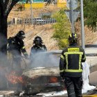 Incendio de un coche en Arroyo de la Encomienda en Valladolid