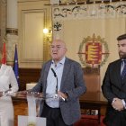 Carvajal, Carnero y Blanco en el Ayuntamiento de Valladolid.