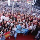 El alcalde Jesús Julio Carnero con las pregoneras de las fiestas de Valladolid