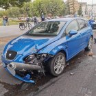 El vehículo que ha chocado contra el semáforo en la Plaza Colón de Valladolid