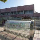 Parkibici situado en el exterior del gimnasio CDO en Covaresa