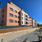 Urbanización Arroyovereda, en la calle Narciso Monturiol, con okupas en su interior.