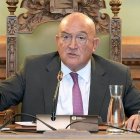 El alcalde de Valladolid, Jesús Julio Carnero, durante una intervención en el Pleno.