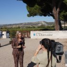 Periodistas a las afueras de la bodega Abadía Retuerta