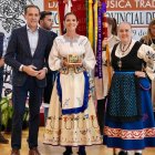 El presidente de la Diputación, Conrado Íscar, asiste al Encuentro de Folclore de Valladolid
