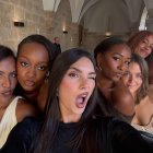 A la derecha, en la cuarta y sexta posición, las hijas de Barack Obama en la boda de la hija de Banderas