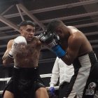 Salvi Jim´ñenez en un momento del combate ante el venezolano Ernesto Martínez en Valladolid.