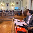 Foto de archivo de un Pleno, con Pedro Herrero en primer término.