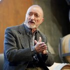 Los escritores Arturo Pérez-Reverte y María José Solano presentan en Bodegas Protos la nueva colección de obras de aventura de Zenda libros.