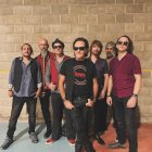 Johnny Cifuentes y el resto de componentes de Burning