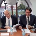 El alcalde de Valladolid, Jesús Julio Carnero, y el consejero de Fomento, Juan Carlos Suárez Quiñones, en la reunión