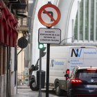 Nueva señal instalada en López Gómez para prohibir el giro a José María Lacort a vehículos largos.