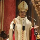 El arzobispo de Valladolid, Luis Argüello, durante la eucaristía en la Catedral.