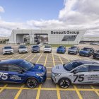 Los vehiculos de Renault  en la factoría, antes de participar en la cabalgata de Reyes