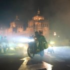 Desfile de antorchas para rendir homenaje a los motoristas fallecidos en el último año
