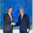 Gonzalo Gortázar (CaixaBank) y Alejandro Oñoro (ILUNION),en la firma del programa Unlimited